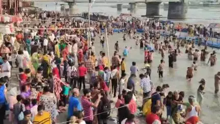 धनौरा: गजरौला बृजघाट व तिगरी में गंगा दशहरा पर गंगा स्नान के लिए उमड़ा आस्था का सैलाब, दो लाख से अधिक लोगों ने लगाई डुबकी