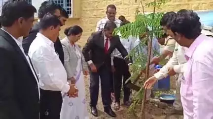 ಶೋರಾಪುರ: ನಗರದ ಕೆಪಿಎಸ್ ಶಾಲೆ ಆವರಣದಲ್ಲಿ ವಿಶ್ವ ಪರಿಸರ ದಿನಾಚರಣೆ, ನ್ಯಾಯಾಧೀಶರಿಂದ ಉದ್ಘಾಟನೆ