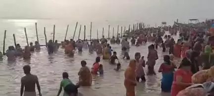 पटना ग्रामीण: गंगा दशहरा पर पटना के गंगा घाटों पर उमड़ी श्रद्धालुओं की भीड़, लोगों ने लगाई आस्था की डुबकी