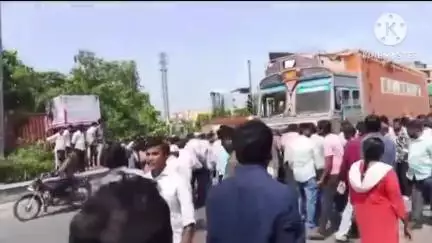 ఖమ్మం అర్బన్: ఖమ్మంలో ఘోర రోడ్డు ప్రమాదం లారీ ఢీకొని తండ్రి, కొడుకు మృతి