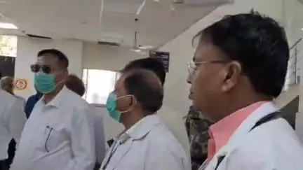 मेदिनीनगर (डालटनगंज): पलामू कमिश्नर ने एमएमसीएच का निरीक्षण किया, मरीजों को स्वास्थ्य सुविधाएं सुनिश्चित करने पर दिया बल