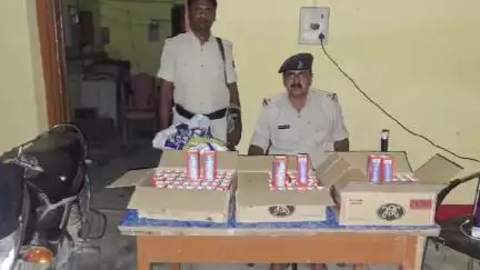 बैरिया: मसान ढाब भगवानपुर दियारा से 161 पीस शराब के साथ चोरी की दो बाइक पुलिस ने की ज़ब्त, धंधेबाज फरार