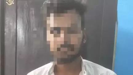 परसा: मारपीट मामले में फरार नामजद अभियुक्त को पुलिस ने प्रसादी से किया गिरफ्तार