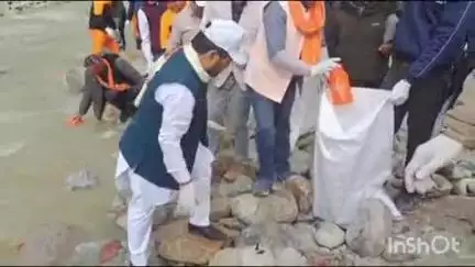 जोशियाड़ा: गंगोत्री धाम में सफाई एवं पौध रोपण अभियान चलाकर विभिन्न संगठनों ने दिया पर्यावरण संरक्षण का संदेश, विधायक रहे मौजूद