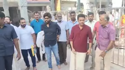 பழனி: முருகன் கோவிலில் நடிகர் சூர்யா, இயக்குநர் வம்சி  சாமி தரிசனம் - 45வது திரைபடத்தின் கதையை வைத்து சிறப்பு வழிபாடு