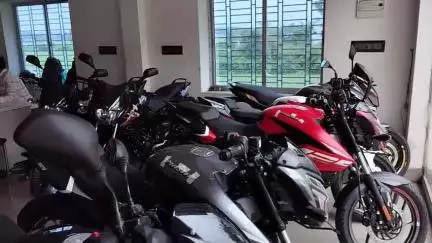 আউশগ্রাম ১: বাজাজের বাইক কিনলে 6 হাজার টাকা পর্যন্ত ছাড়, ইদ ও রথযাত্রা উপলক্ষ্যে দুর্দান্ত অফার নিয়ে এল গুসকরা লোকনাথ অটোমোবাইলস