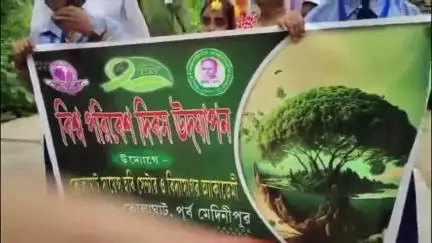 কোলাঘাট: বিশ্ব পরিবেশ দিবস উপলক্ষ্যে সচেতনতার লক্ষ্যে কুখাবাড়ে স্কুল পড়ুয়াদের নিয়ে বের হল মিছিল