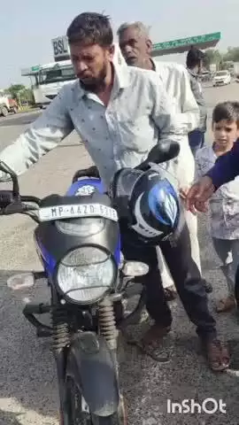 मंदसौर: महू-नीमच हाईवे पर दो बाइकों की टक्कर, एक महिला घायल, टोलकर्मियों ने एम्बुलेंस से पहुंचाया अस्पताल