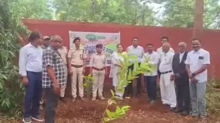 ଯାଜପୁର: ବିଶ୍ୱ ପରିବେଶ ଦିବସ ଉପଲକ୍ଷେ ବନ ବିଭାଗ ପକ୍ଷରୁ ଯାଜପୁର ରୋଡ କୋର୍ଟ ପରିସରରେ ବୃକ୍ଷରୋପଣ କାର୍ଯ୍ୟକ୍ରମ ଅନୁଷ୍ଠିତ
