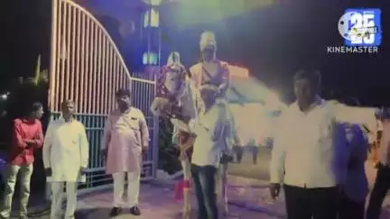 मंठा: मराठा समाजाच्या विवाह संबंधी आचारसंहितेचा परतुर मध्ये पालन 200 पाहुण्यांमध्ये विवाह सोहळा संपन्न