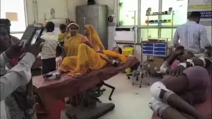 एटा: तेज रफ्तार कार ने ई-रिक्शा को मारी टक्कर, ई-रिक्शा चालक सहित दांपत्ति हुए गंभीर घायल, गांव नगला गुमानी के समीप की घटना