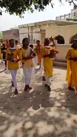 🌸 श्रीमद् भागवत कथा का शुभारंभ 🌸
📍 गमा देवी मंदिर, शेखपुरा, जिला एटा
आज गमा देवी मंदिर परिसर में श्रीमद् भागवत कथा का शुभारंभ श्रद्धा और भक्ति के साथ किया गया। कलश यात्रा में सभी भक्तगण शामिल हुए