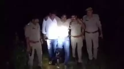 खुर्जा: नगला शेखू के पास बाग में थाना खुर्जा देहात पुलिस और स्वाट टीम की शातिर गोकश बदमाशों से मुठभेड़