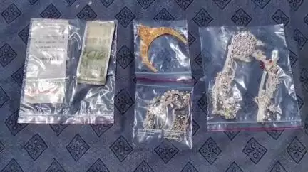 नरसिंहपुर: कोतवाली पुलिस ने गिरीराज स्कूल के पास से 24 घंटे में सोने-चाँदी के आभूषण व नगदी चोर को किया गिरफ्तार
