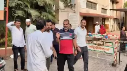 जिल्हा रुग्णालयात आमदार संदीप क्षीरसागर यांनी भेट देऊन तेथील परिस्थितीचा आढावा घेतला
