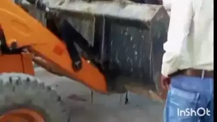 हरदोई: राधानगर मोहल्ले में अवैध मिट्टी खनन कर फैलाई गई गंदगी, विरोध करने पर युवक की बेरहमी से पिटाई, वीडियो हुआ वायरल