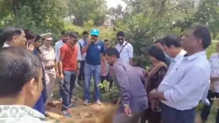 ବୌଦ୍ଧ ସଦର: ମୁର୍ଶୁଣ୍ଢ1 ଖେଳ ପଡିଆ ଚତୁଃପାର୍ଶ୍ୱ ବନୀକରଣ କାର୍ଯ୍ୟର ଶୁଭାରମ୍ଭ କଲେ ଜିଲ୍ଲାପାଳ ସୁବ୍ରତ କୁମାର ପଣ୍ଡା