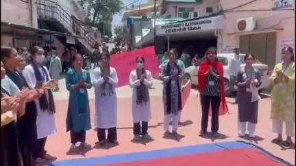 नाहन: नाहन में पर्यावरण दिवस मनाया गया, मेडिकल कॉलेज अस्पताल परिसर में नुक्कड़ नाटक के माध्यम से लोगों को जागरूक किया गया