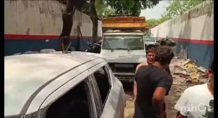 एटा: जीटी रोड पर रेलवे पुल के पास स्थित वर्कशॉप में हुई चोरी, मौके पर पहुंची पुलिस