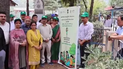कुल्लू: कुल्लू में 'एक पेड़ मां के नाम' अभियान का शुभारंभ एडीएम अश्वनी कुमार ने ढालपुर से किया