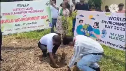 খোয়াই: খোয়াই অফিসটিলা ওয়্যারহাউজে বৃক্ষরোপন কর্মসূচি অনুষ্ঠিত হয় উপস্থিত জেলা শাসক