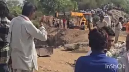 माण्डल: दादिया गांव के निकट अवैध खदान ढहने से दो श्रमिकों की हुई मौत, SDRF की टीम ने काफी घंटों की मशक्कत के बाद निकाले शव