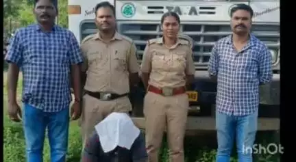 भद्रावती: सुमठाणा परीसरात अवैध रेतितस्करी करणाऱ्या हायवावर भद्रावती पोलिसांची कारवाई, चालकावर गुन्हा दाखल