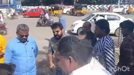 மதுரை தெற்கு: "கன்னட மொழி விவகாரம் ஒரு தேவையில்லாத அரசியல், அவர் எந்த மொழியையும் தவறாக பேசவில்லை" - ஆரப்பாளையத்தில் இயக்குனர் அமீர் பேட்டி