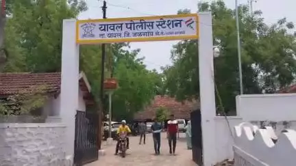 यावल: शहरातील व्यास मंदिर रोडवर भारंबे पान टपरी जवळ एका तरुणाला चौघांनी केली मारहाण, यावल पोलिसांत गुन्हा दाखल