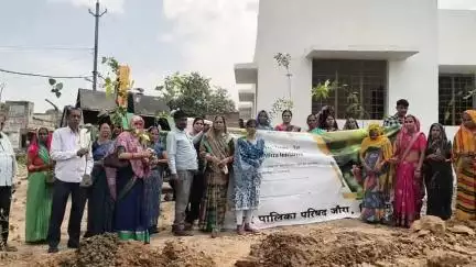 जौरा: स्वयं सहायता समूह की महिलाओं के साथ संजीवनी क्लीनिक के पास नगर पालिका ने विश्व पर्यावरण दिवस पर किया पौधारोपण