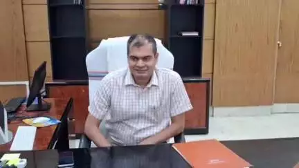 छपरा: जिले के कार्यालय कक्ष में प्रमंडलीय आयुक्त ने पदभार ग्रहण किया, डीआईजी, डीएम और वरीय एसपी मौजूद रहे