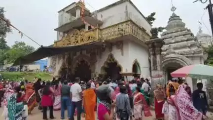 ଯାଜପୁର: ପବିତ୍ର ସୁଦଶା ବ୍ରତ ଅବସରରେ ଯାଜପୁର ଟାଉନ ସ୍ଥିତ ଲକ୍ଷ୍ମୀ ମନ୍ଦୀରରେ ସଧବା ନାରୀଙ୍କର ପ୍ରବଳ ଭିଡ