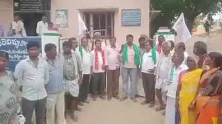 ఉరవకొండ: కౌలు రైతులకు బ్యాంకు రుణాలు, సబ్సిడీ విత్తనాలు ఇవ్వాలి: వజ్రకరూరులో కౌలు రైతుల సంఘం జిల్లా అధ్యక్షులు రంగారెడ్డి