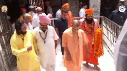 आज अयोध्या धाम में श्री राम जन्मभूमि मंदिर में श्री राम दरबार एवं देव विग्रहों की प्राण-प्रतिष्ठा हेतु आयोजित कार्यक्रम