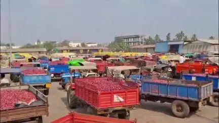 बागलाण: केंद्र सरकारकडून कांदा निर्यातीवर मिळणारी 1.9 टक्के सवलत रद्द, शेतकरी - व्यापाऱ्यांमध्ये नाराजी