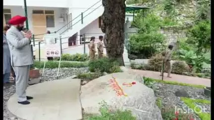 नैनीताल: राज्यपाल लेफ्टिनेंट जनरल गुरमीत सिंह पहुंचे कैंची धाम, नींब करोली बाबा के दर्शन किए