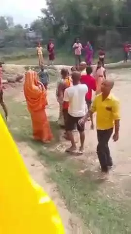 नौगढ़: मोहाना थाना क्षेत्र के गढ़मोर में घर में घुसकर दबंगों ने महिलाओं को मारा-पीटा, वीडियो सोशल मीडिया पर हुआ वायरल