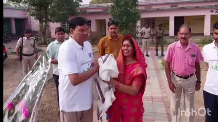 डुमरांव: विश्व पर्यावरण दिवस पर चिलहरी गांव में डीएम सहित अधिकारियों ने पौधरोपण कर पर्यावरण संरक्षण का संदेश दिया