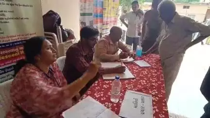 ભરૂચ: ભૃગુઋષિ મંદિર ખાતે જાયન્ટસ ગ્રુપ દ્વારા ધારાસભ્ય રમેશ મિસ્ત્રીની હાજરીમાં રક્તદાન શિબિર અને મેડિકલ કેમ્પ યોજાયો હતો.