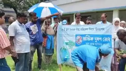 মুরারই ১: বিশ্ব পরিবেশ দিবস উপলক্ষে রাজগ্রাম উচ্চ বালিকা বিদ্যালয়ে বৃক্ষরোপণ, উপস্থিত প্রধান, প্রধান শিক্ষিকা সহ অন্যান্যরা