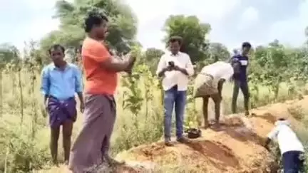 కళ్యాణదుర్గం: పర్యావరణాన్ని పరిరక్షించుకోవడం మనందరి బాధ్యత: లక్ష్మణ్ పల్లి లో సర్పంచ్ చిట్టెమ్మ