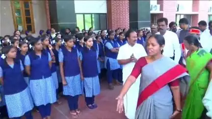 சேலம்: உலக சுற்றுச்சூழல் தினத்தை ஒட்டி ஆட்சியரக வளாகத்தில் மரக்கன்றுகளை நட்டார் அமைச்சர் ராஜேந்திரன்