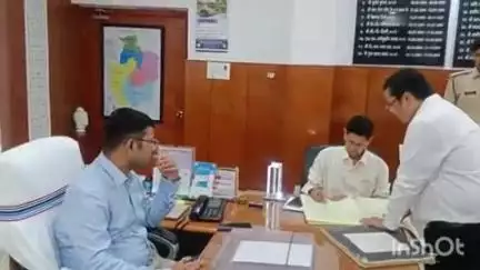 बांका: बांका के नवनियुक्त डीएम नवदीप शुक्ला ने पदभार किया ग्रहण