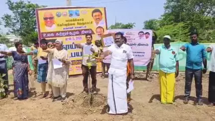 பாலக்கோடு: அண்ணாநகரில் உலக சுற்றசூழல் தினத்தை முன்னிட்டு மரக்கன்றுகள் நடும் விழா