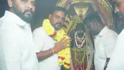 வாலாஜா: வாலாஜாபேட்டையில் உள்ள புத்துக்காளியம்மன் ஆலய கும்பாபிஷேக விழாவில் தவெக மாவட்ட செயலாளர் பங்கேற்பு