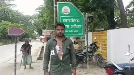 खलीलाबाद: औरंगाबाद गांव में दबंगों ने लाठी-डंडे से हमला कर युवक को किया घायल, FIR दर्ज न होने से परेशान पीड़ित पहुंचा SP कार्यालय
