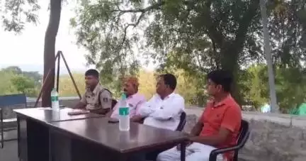 चुरहट: आगामी बकरीद त्यौहार को लेकर चुरहट थाना पुलिस ने किया शांति समिति की बैठक का आयोजन