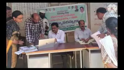 దేవరకొండ: రెవెన్యూ సదస్సులను రైతులు సద్వినియోగం చేసుకోవాలి: నేరెడుగొమ్ములో అదనపు కలెక్టర్ జే శ్రీనివాస్