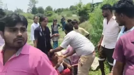 पूरनपुर: सिरसा रोड पर राइस मिल के पास ट्रैक्टर ट्रॉली पलटने से एक दर्जन लोग घायल, सवार थे दो दर्जन से अधिक लोग