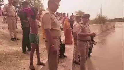 मैनपुरी: दशहरा के त्यौहार को देखते हुए सीओ सिटी ने दन्नाहार क्षेत्र के रामनगर नहर का किया निरीक्षण